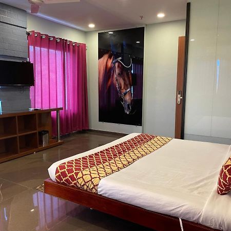 Hotel Airport Kk Нагпур Екстериор снимка