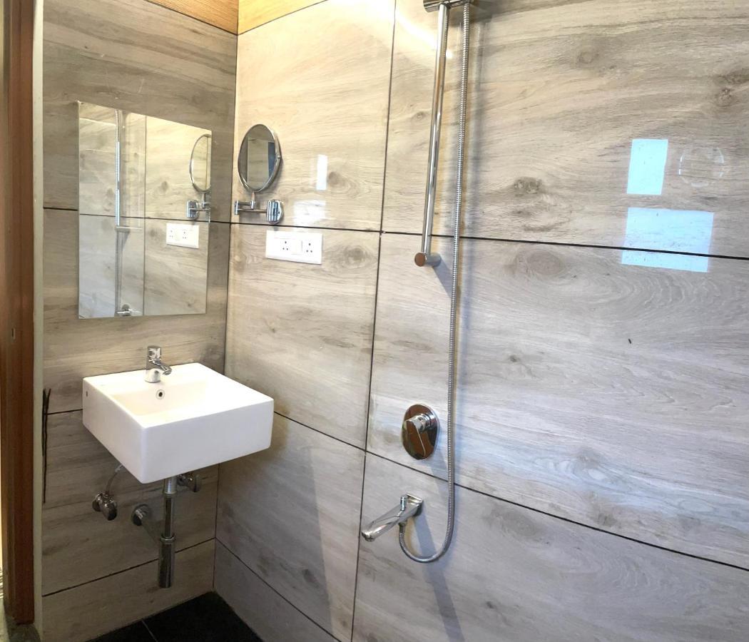 Hotel Airport Kk Нагпур Екстериор снимка